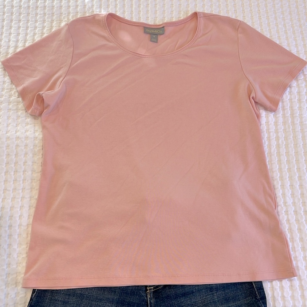 NWOT Cute Light Pink Cotton Scoop Neck Short Sleeve Top in Size Medium